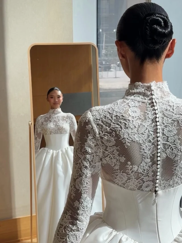 Details with the exquisite @anjelicastratton 

Hair #bridalhaircouturebykatie assisted by Rachel D’Souza 
Makeup @glamby.lea